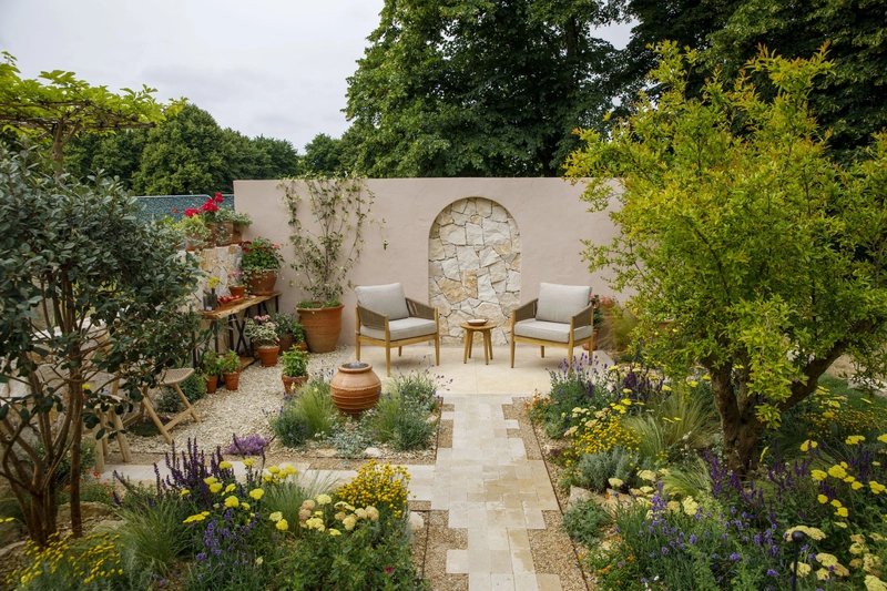 Trade show HAMPTON COURT PALACE FLOWER SHOW