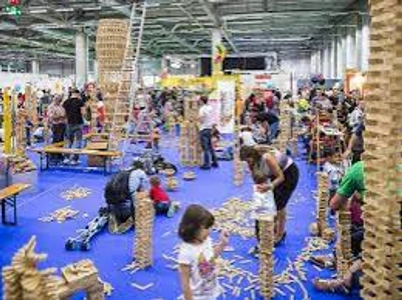 Show SUISSE TOY