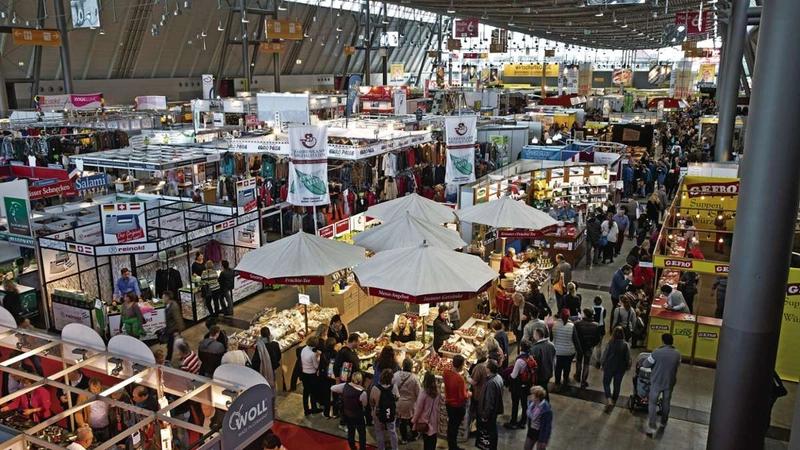 Exhibition FAMILIE & HEIM