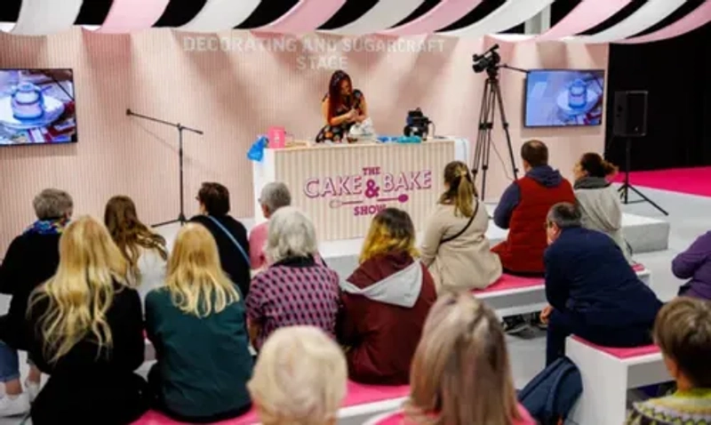 Show THE CAKE AND BAKE SHOW