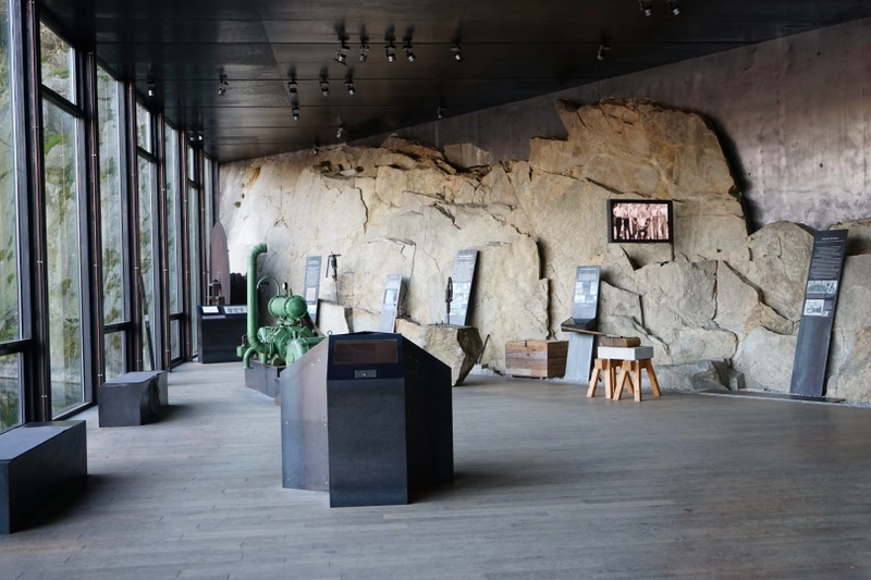 Show Stone Worlds (Steinwelten)