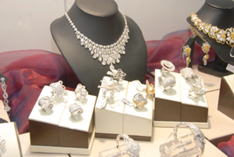 Show International Jewelry + Watch Vietnam