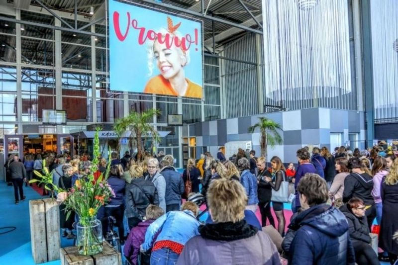 Exhibition Woman Show (Vrouw)