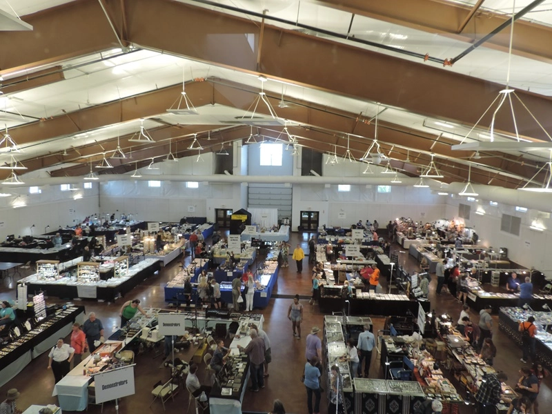 Show Chicagoland Gems & Minerals Association Show