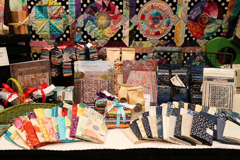 Show Road to California Quilters Conference & Showcase