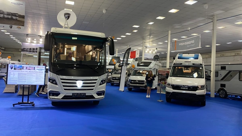 Show Caravan Bike Travel