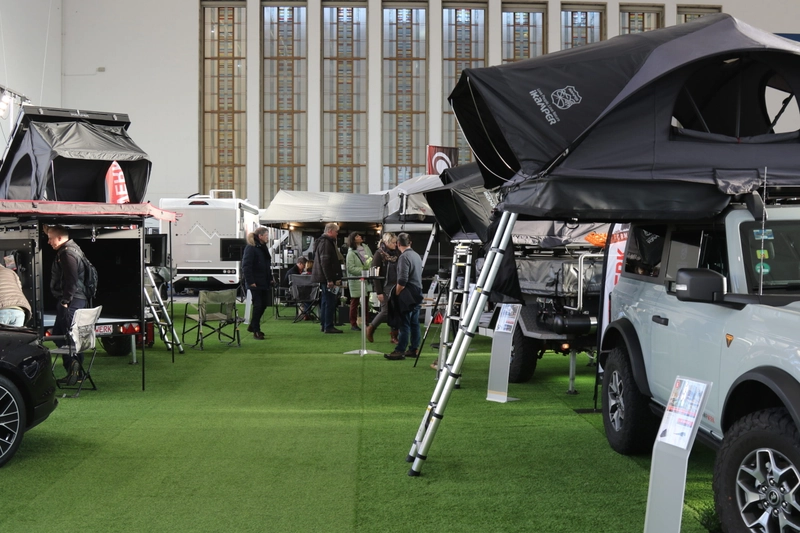 Show AUTO CAMPING CARAVAN